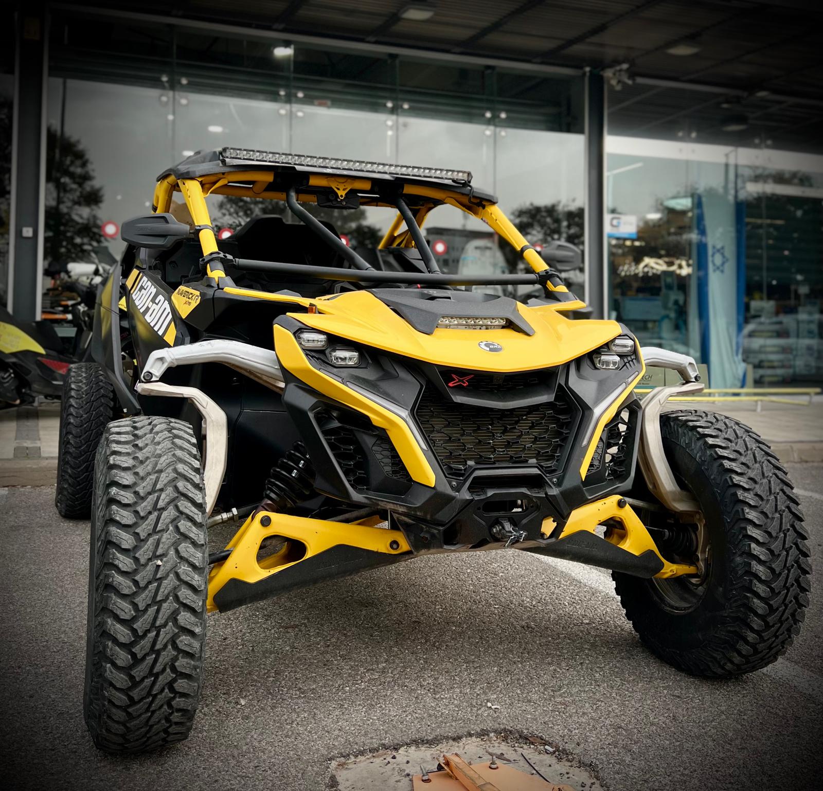 Can-Am Maverick R